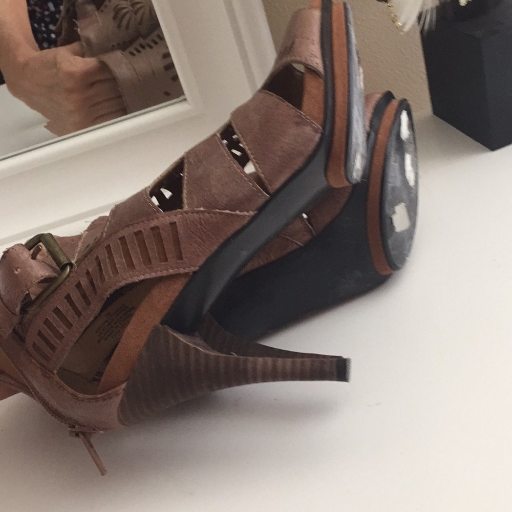 Platform heels - Picture 2 of 2